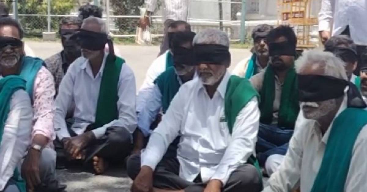 Farmers protest in Karnataka's Mandya over release of Cauvery water to Tamil Nadu